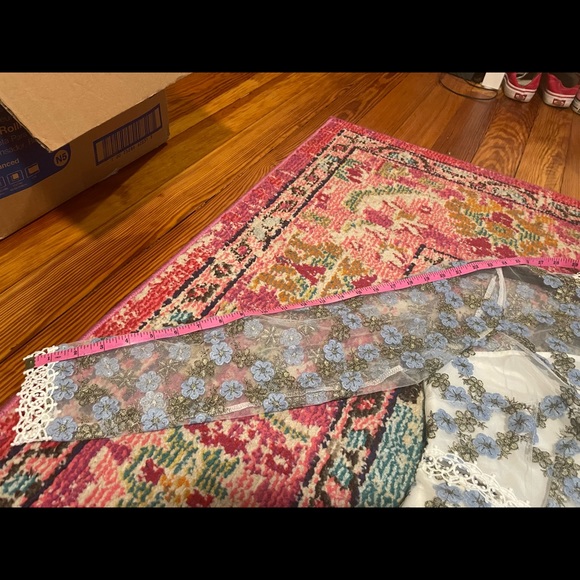 60s inspired white go go style dress with blue viney flowers. Sheer sleeves - Picture 6 of 8